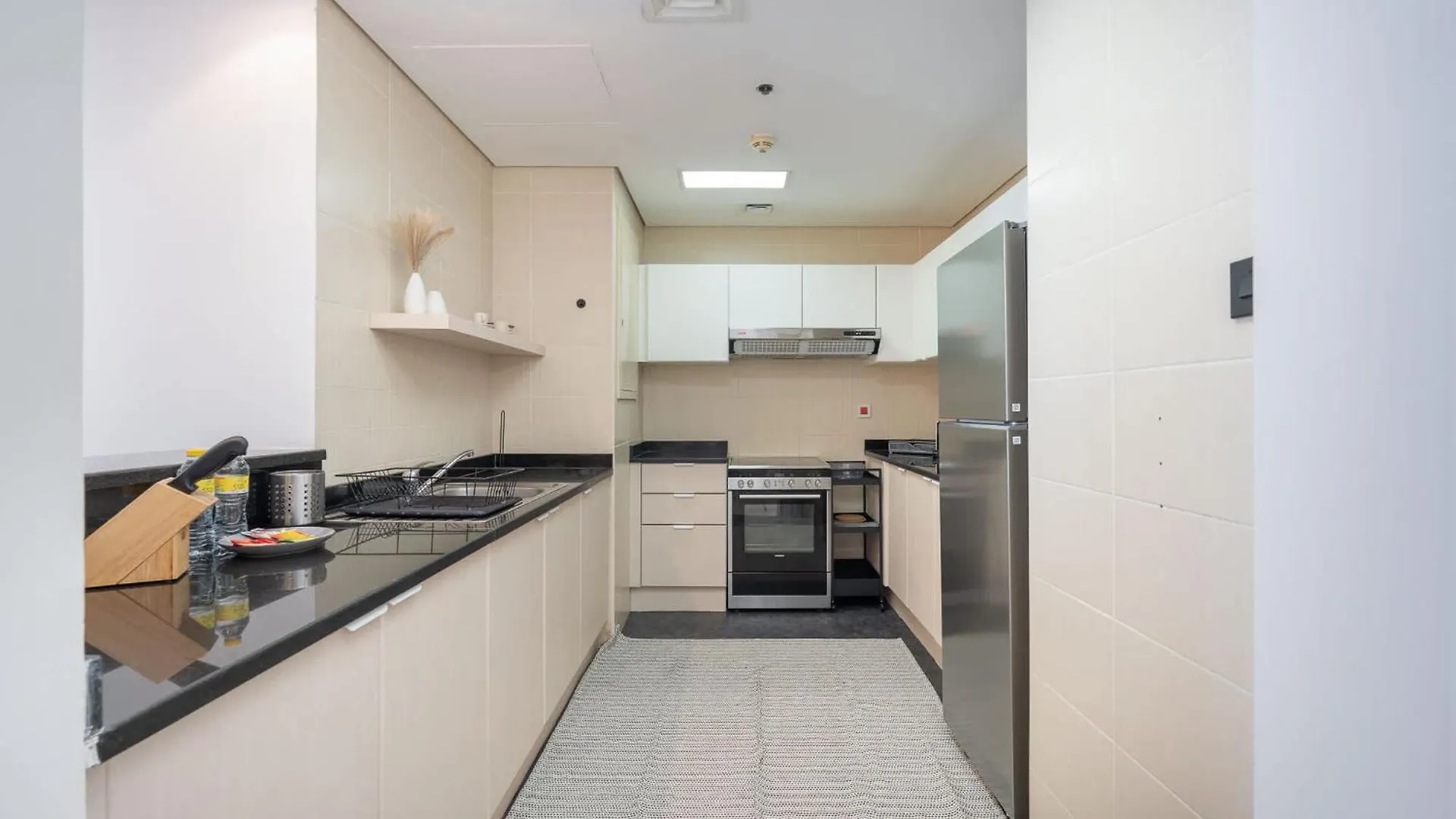 Stunning 1-Bedroom Apartment Perfect For 4 In Lakeside Residence Dubai Emirati Arabi Uniti