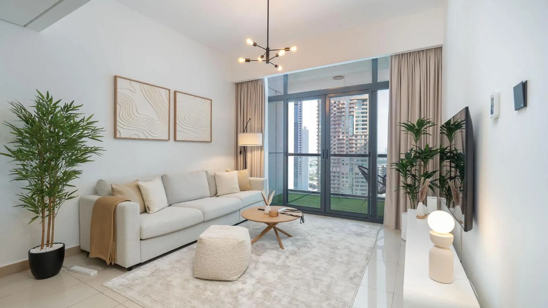 Stunning 1-Bedroom Apartment Perfect For 4 In Lakeside Residence Dubaj