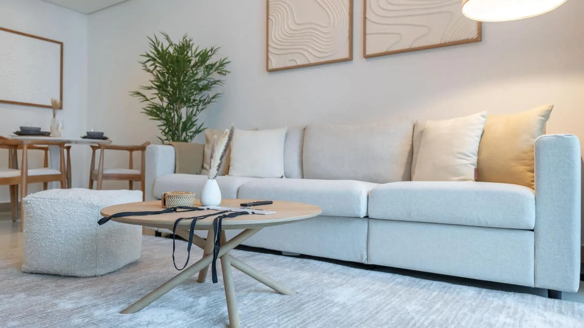 Stunning 1-Bedroom Apartment Perfect For 4 In Lakeside Residence Dubai