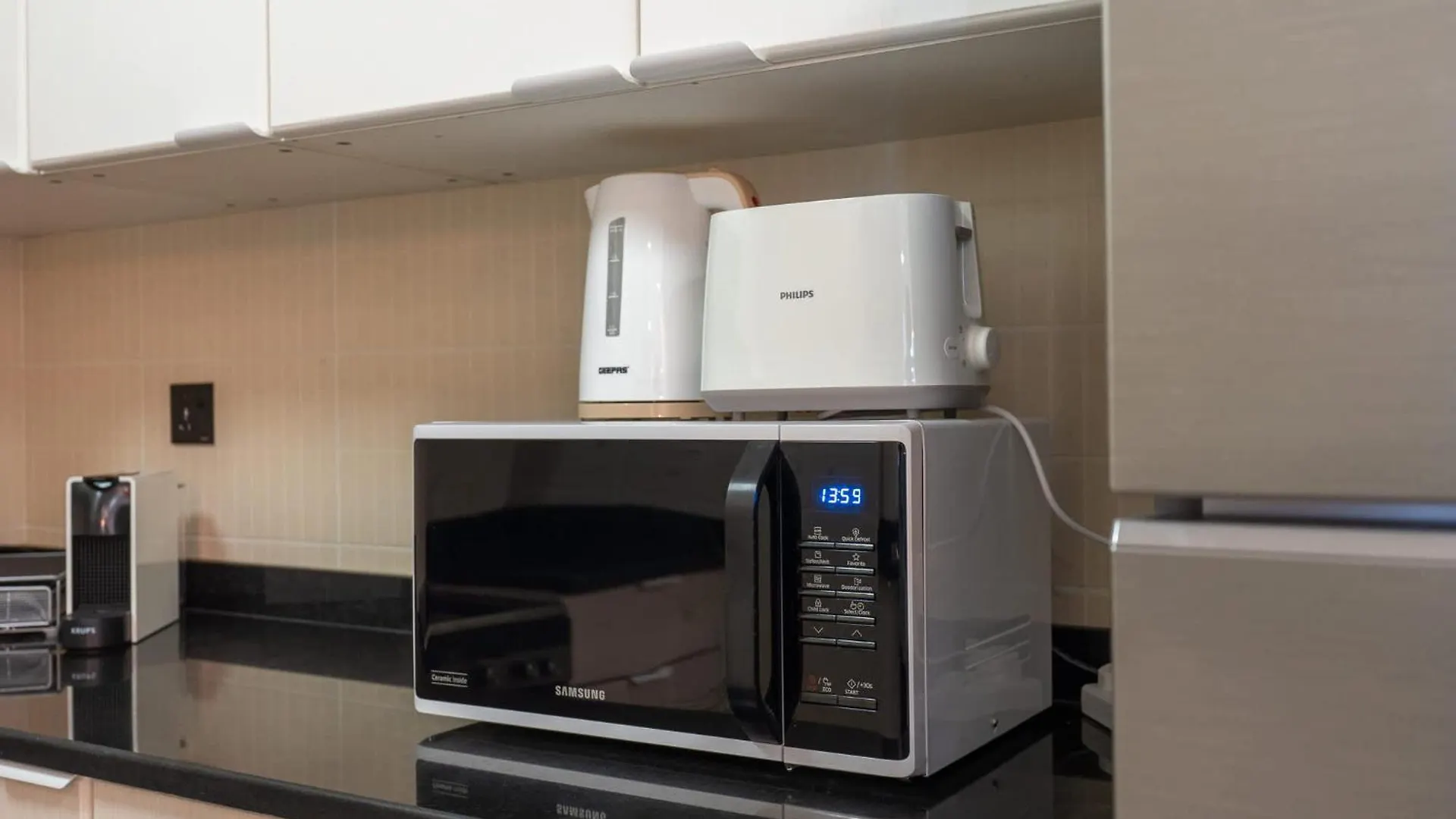 Stunning 1-Bedroom Apartment Perfect For 4 In Lakeside Residence Dubaj